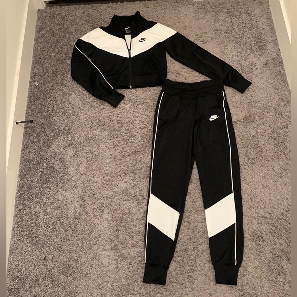 Nike Women’s Tapered Tracksuit Set